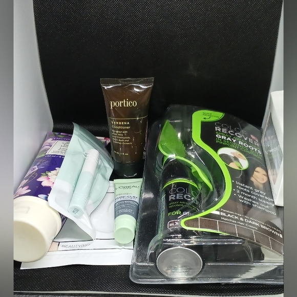 MYSTERY COSMETIC BAG - what goodies will you get? ALL 5 star reviews - Picture 3 of 13